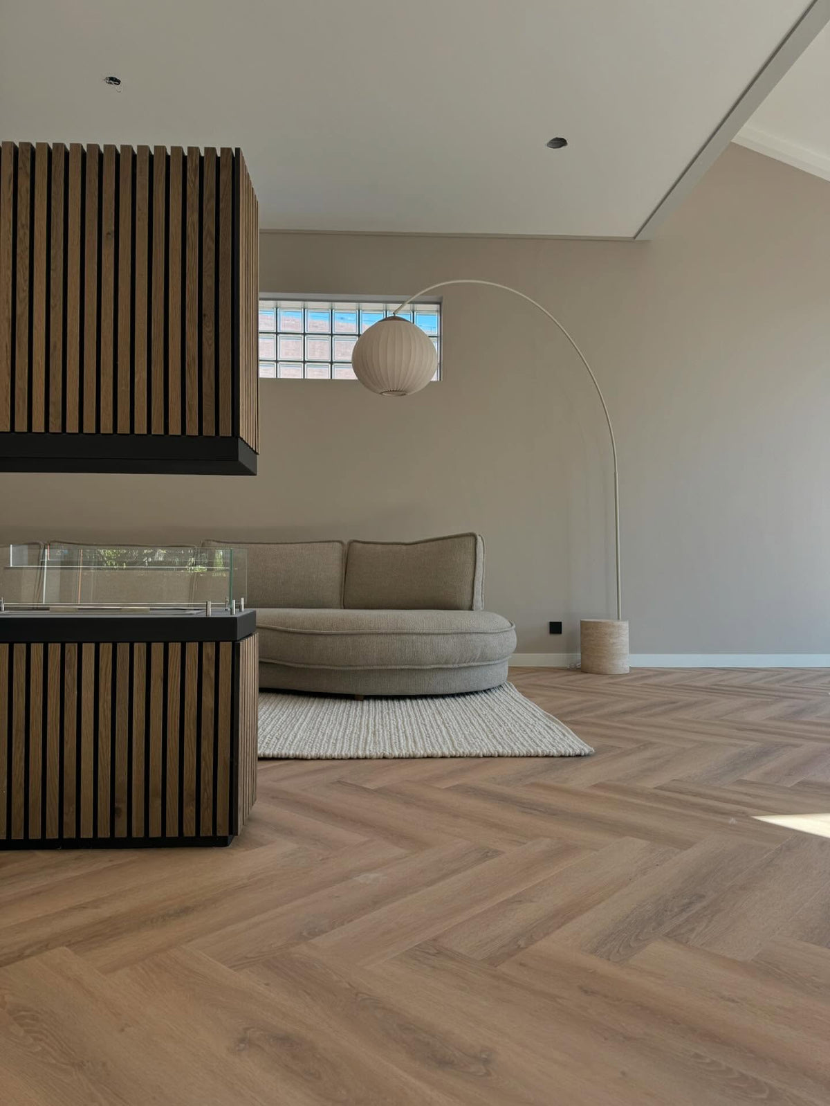Hongaarse punt PVC vloer in moderne woonkamer