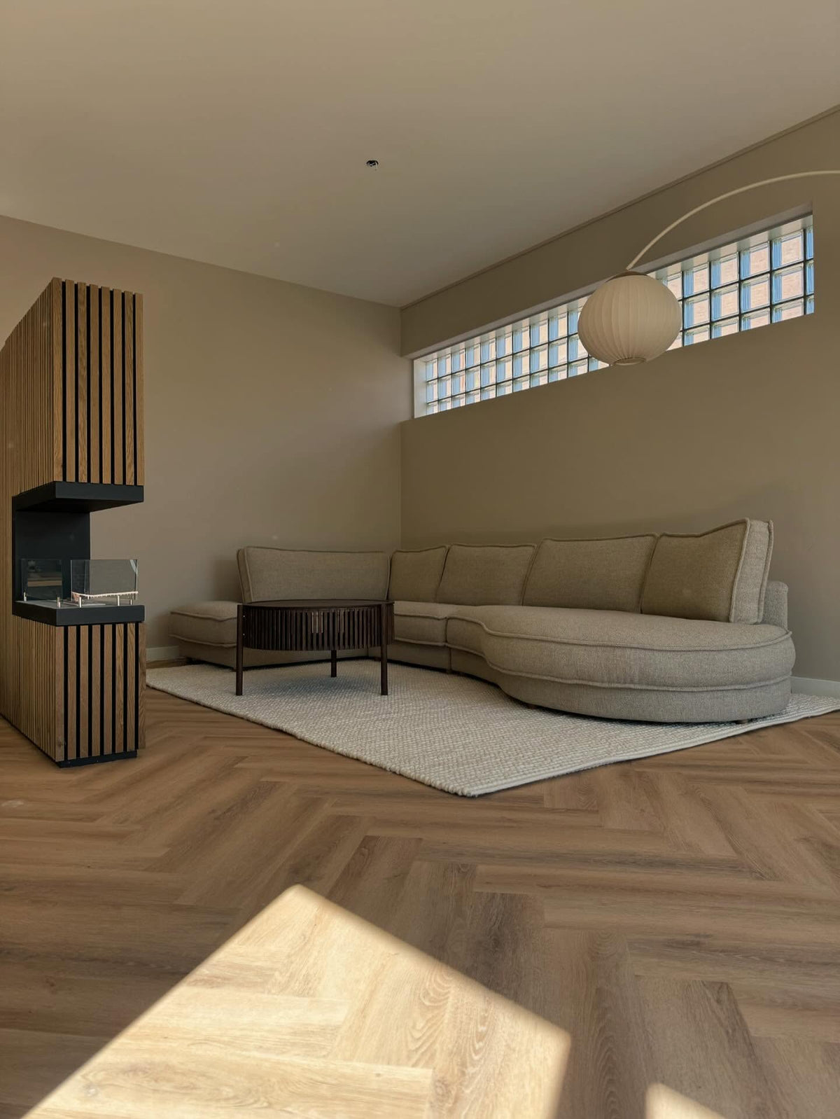 Hongaarse punt PVC vloer in moderne woonkamer